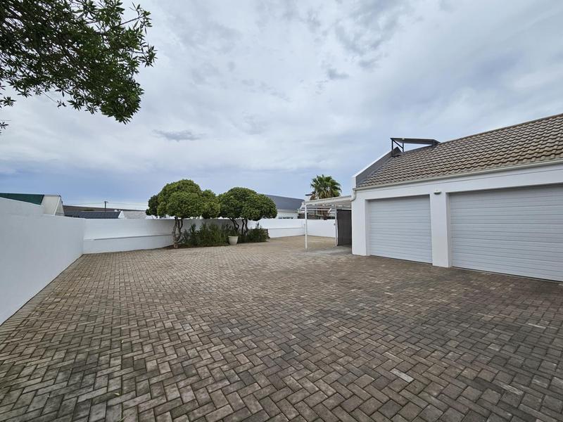 3 Bedroom Property for Sale in Golden Mile Western Cape